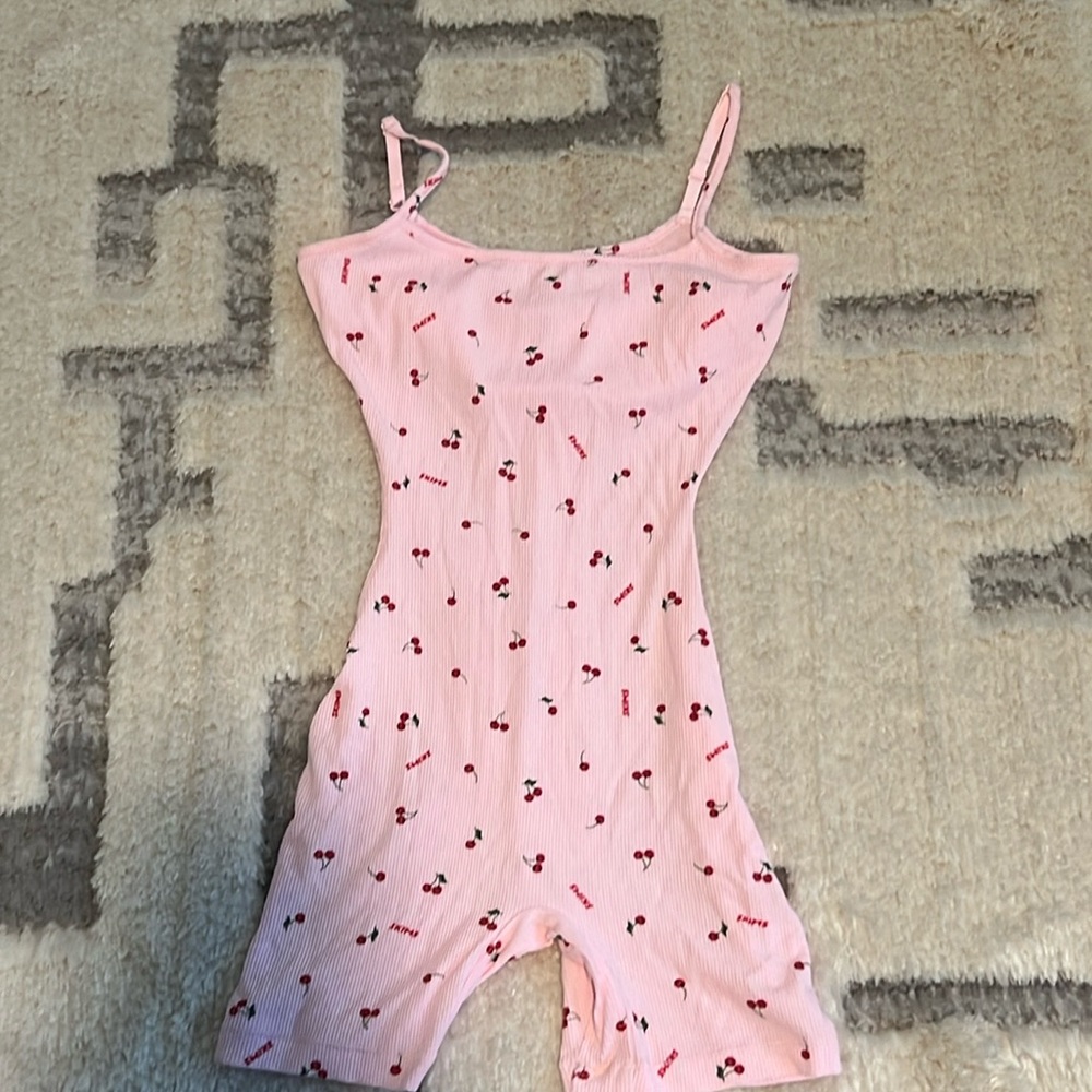 Skims cherry body suit XXS wore one time its in perfect condition